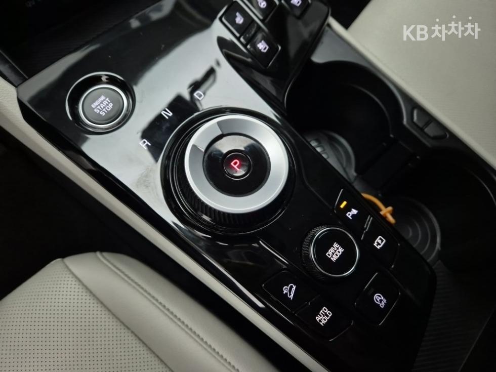 2022 - kia sportage