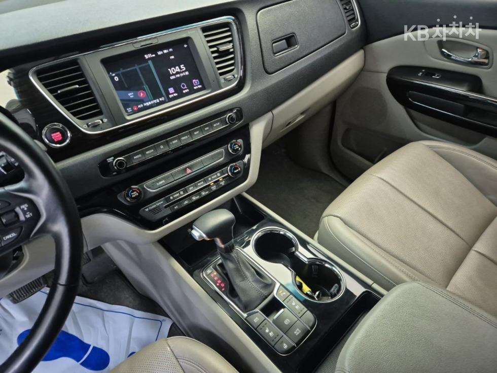 2019 - kia carnival