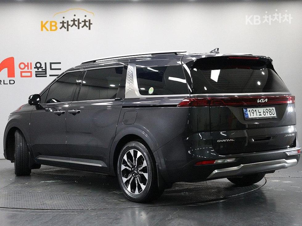 2023 - kia carnival