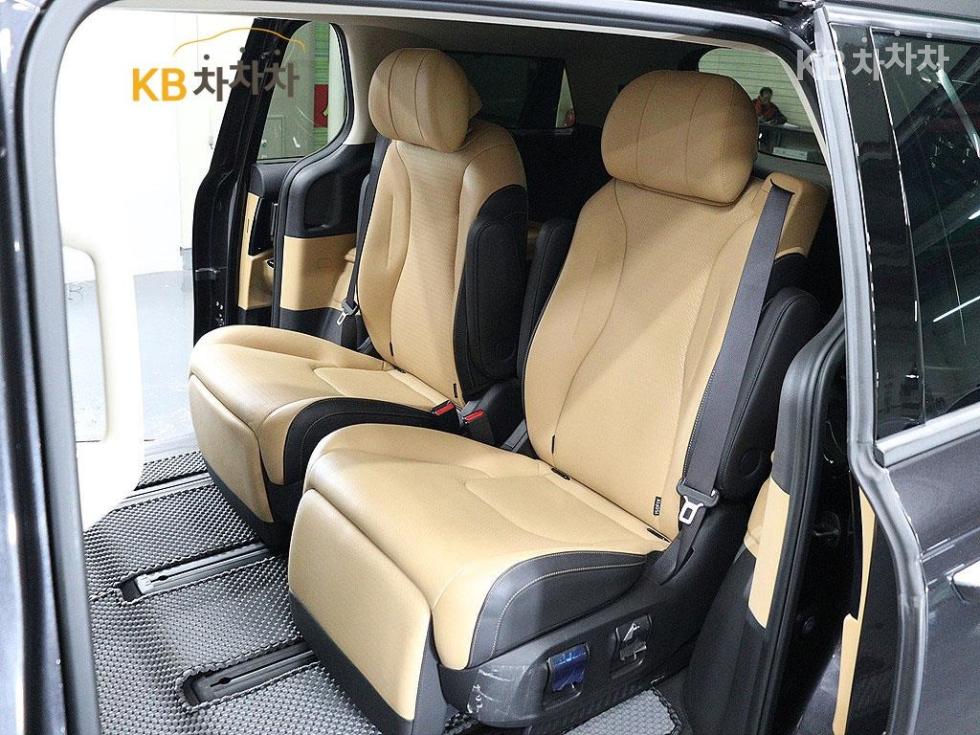 2023 - kia carnival