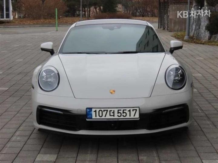 Porsche Carrera 911 992 2