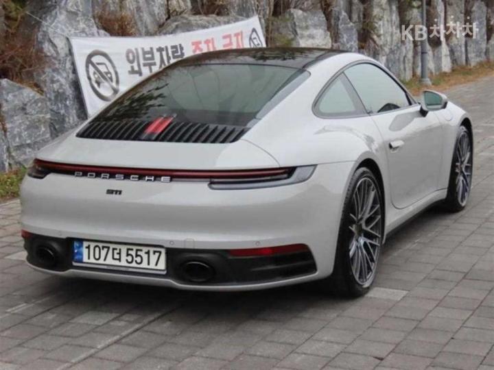 Porsche Carrera 911 992 4