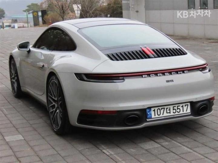 Porsche Carrera 911 992 5