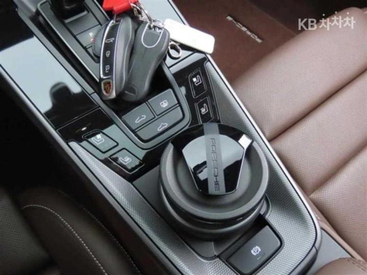 Porsche Carrera 911 992 8