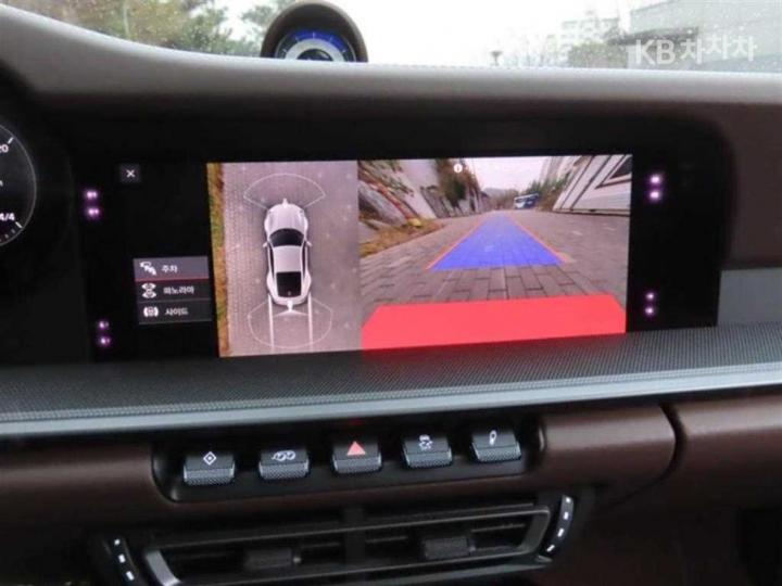 Porsche Carrera 911 992 10