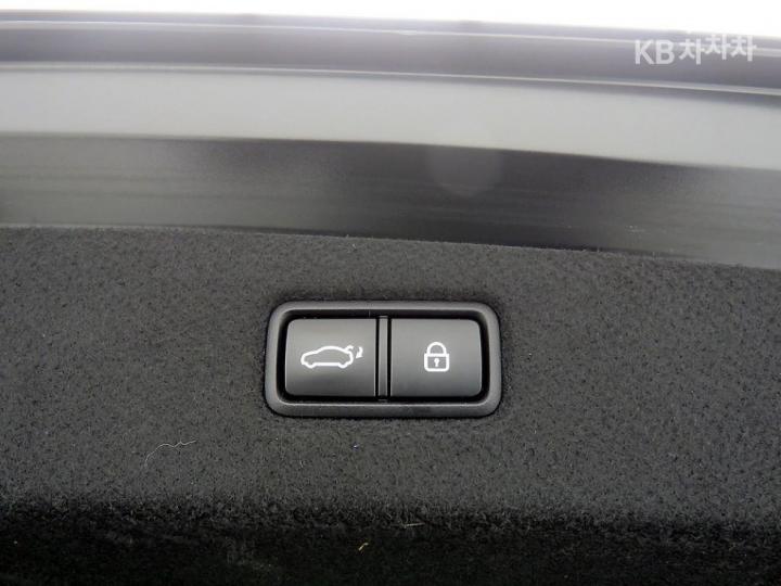 Genesis G90 3.8 GDi AWD Premium Luxury 6