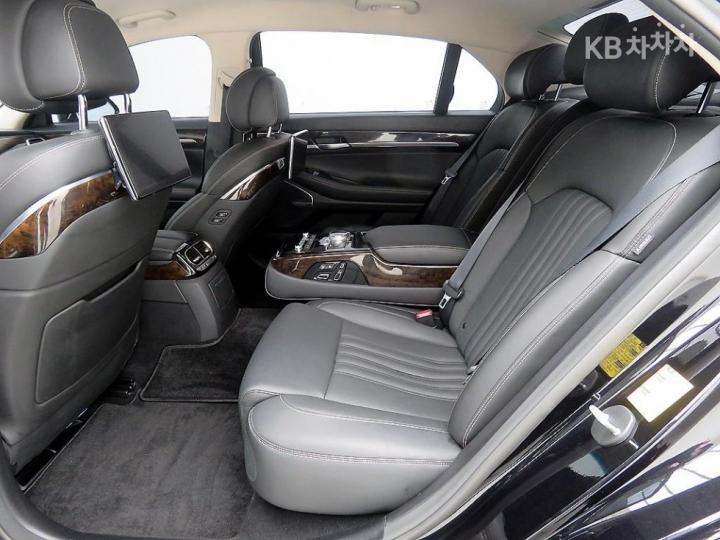 Genesis G90 3.8 GDi AWD Premium Luxury 8