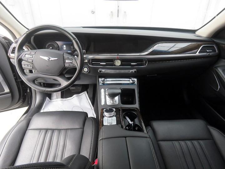 Genesis G90 3.8 GDi AWD Premium Luxury 9