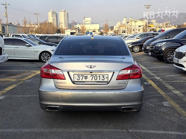 Hyundai Genesis BH330 MODERN Special 3