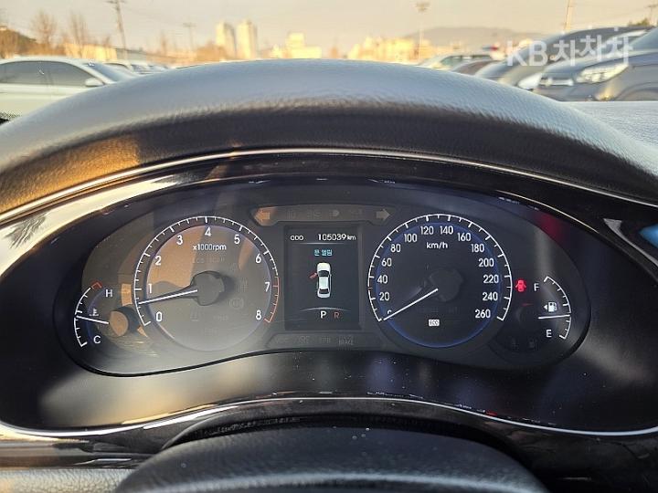 Hyundai Genesis BH330 MODERN Special 8