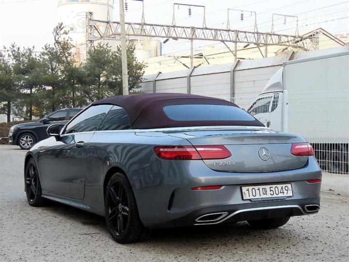 Mercedes-Benz E-Class W213 E220d Cabriolet 4