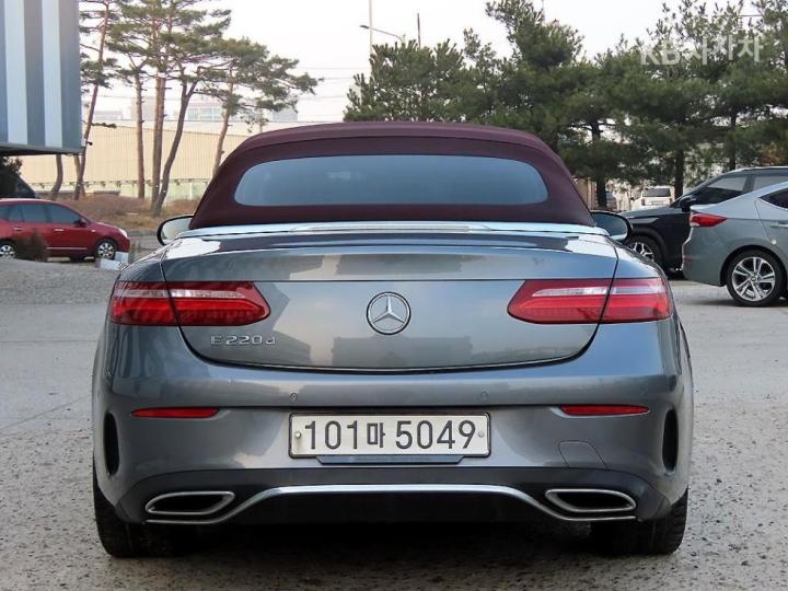 Mercedes-Benz E-Class W213 E220d Cabriolet 5
