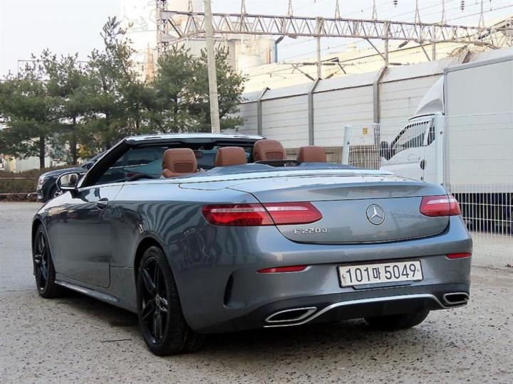 Mercedes-Benz E-Class W213 E220d Cabriolet 8
