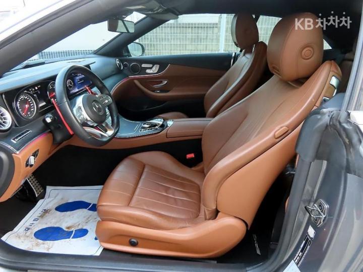 Mercedes-Benz E-Class W213 E220d Cabriolet 10