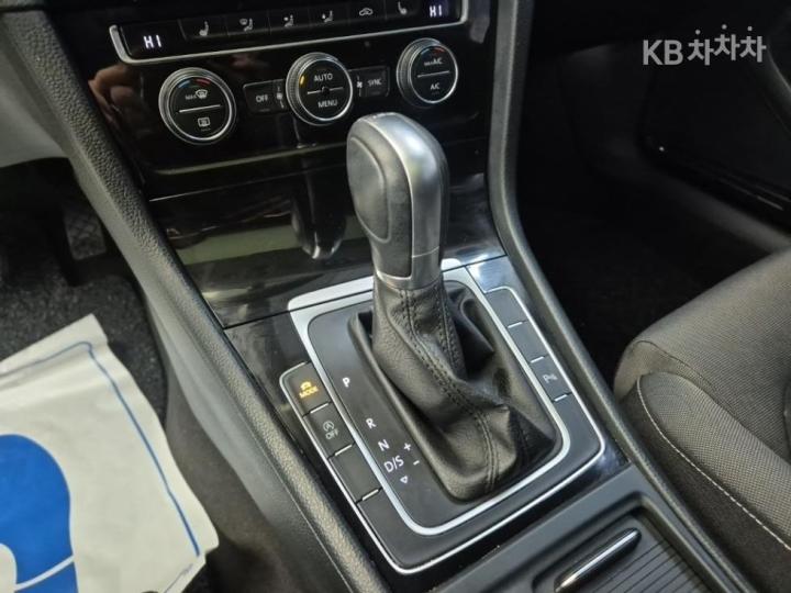 Volkswagen Golf 2.0 TDI MK7 9