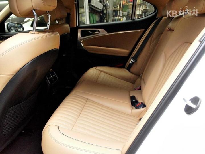 Genesis G70 2.0T Standard 7