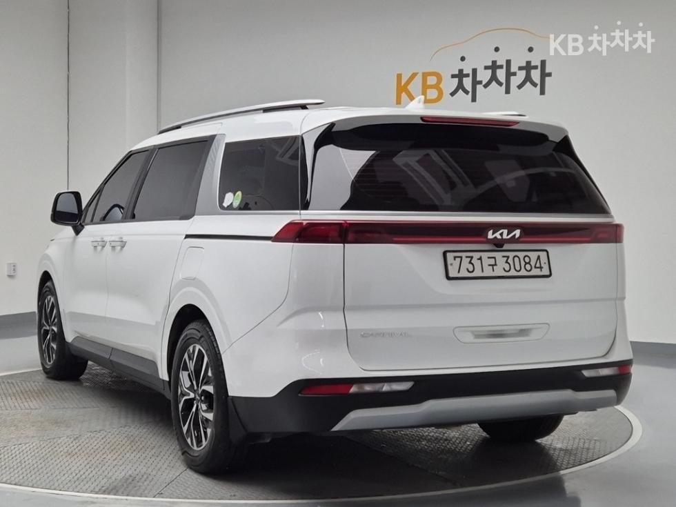 2023 - kia carnival
