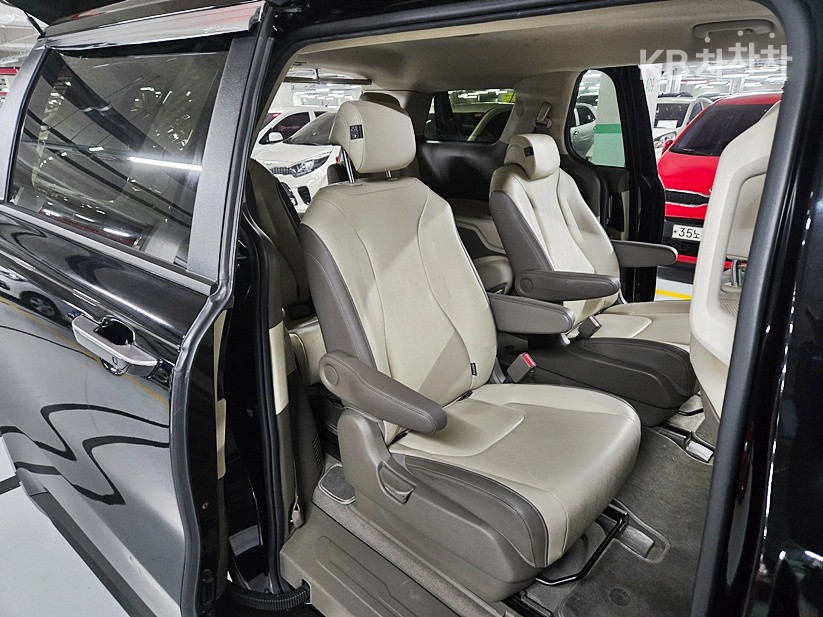 2021 - kia carnival