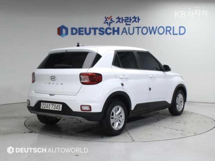 Hyundai Venue Gasoline 1.6 Modern Plus 3