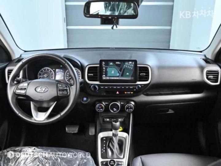 Hyundai Venue Gasoline 1.6 Modern Plus 8