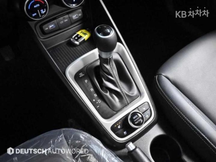 Hyundai Venue Gasoline 1.6 Modern Plus 10