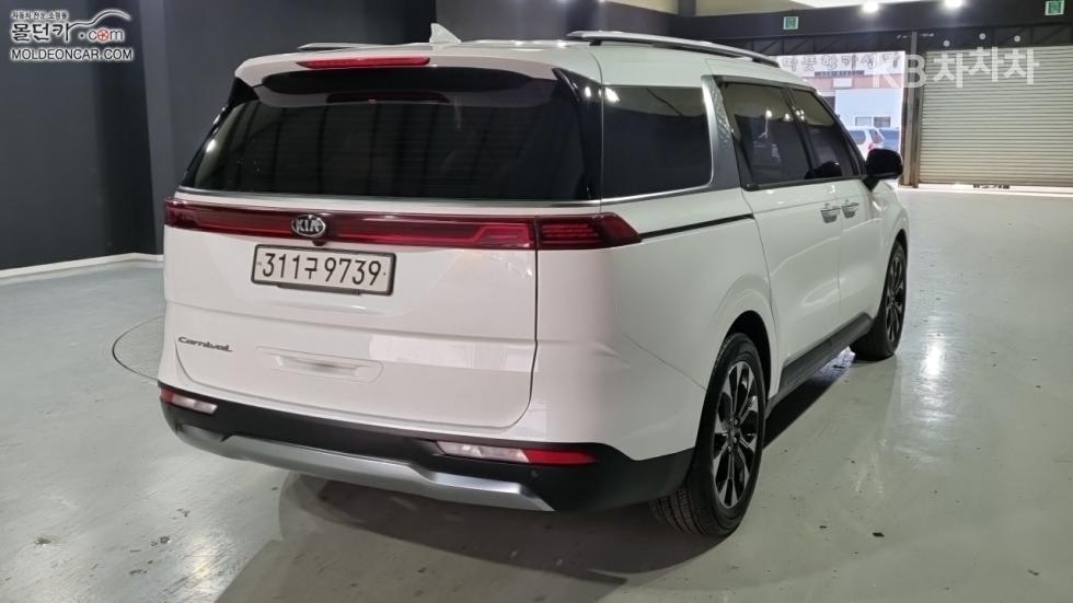 2021 - kia carnival
