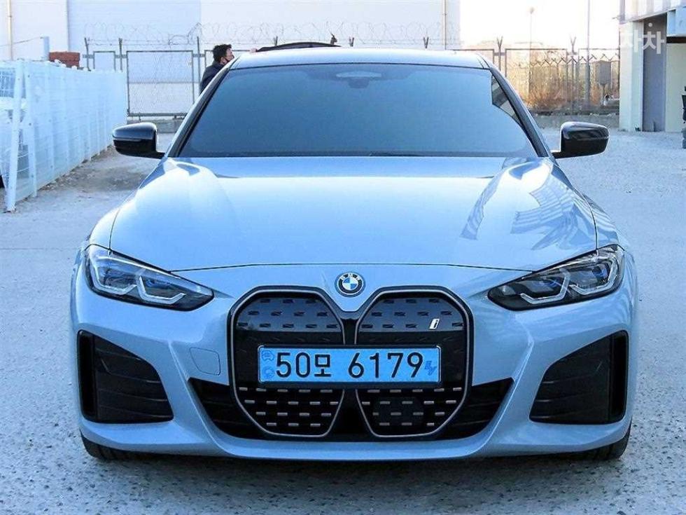 BMW i4