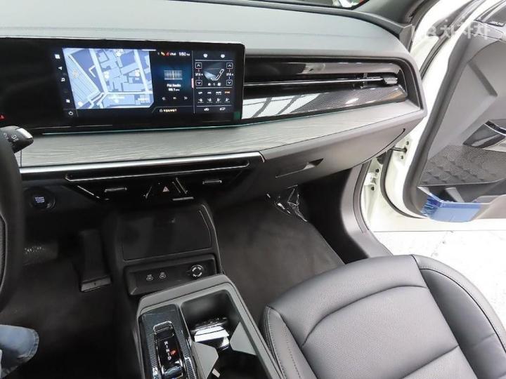 KG Mobility (Ssangyong) Actyon Hybrid J120 2WD S8 Base Type 7