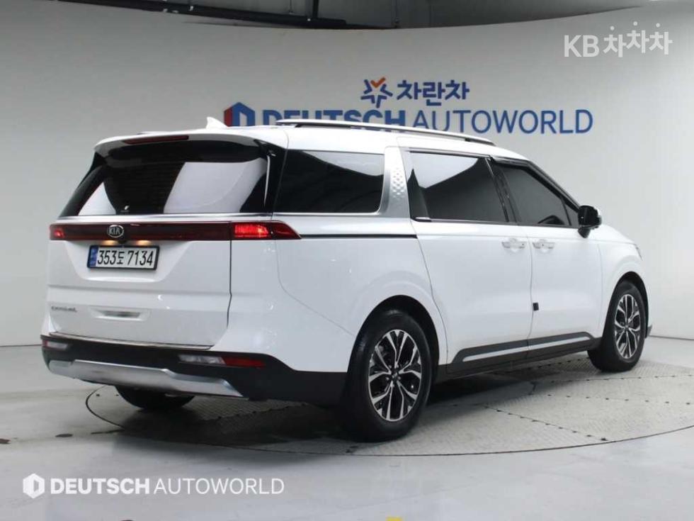 2021 - kia carnival