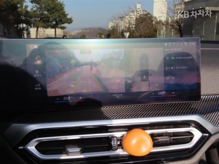 BMW 4 Series G22 M440i xDrive Convertible Base Type 10