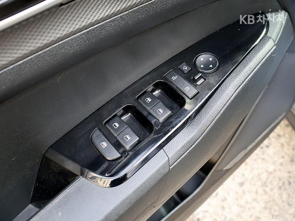 2022 - kia sportage