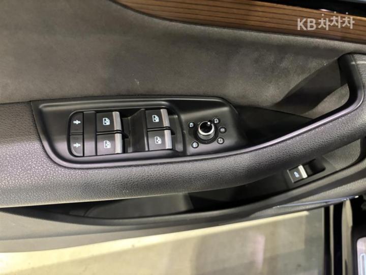 Audi Q7 New 3.0 35 TDI Quattro Comfort 9