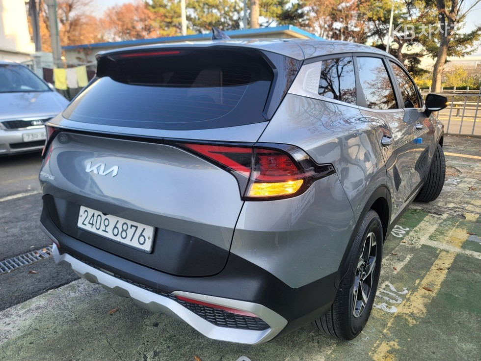 2023 - kia sportage