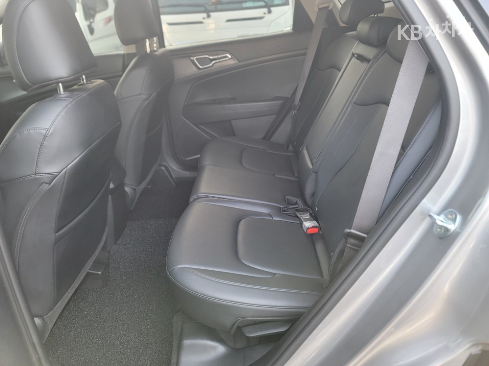 2023 - kia sportage