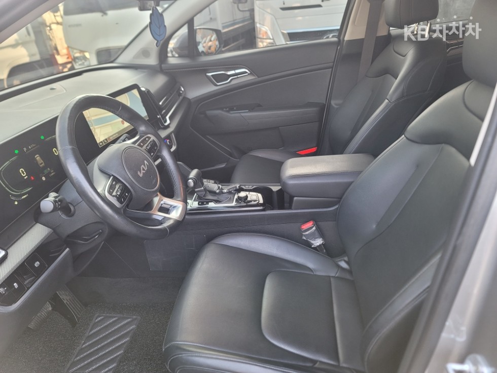 2023 - kia sportage