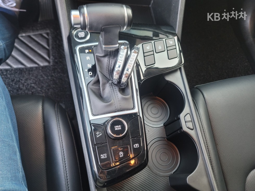 2023 - kia sportage