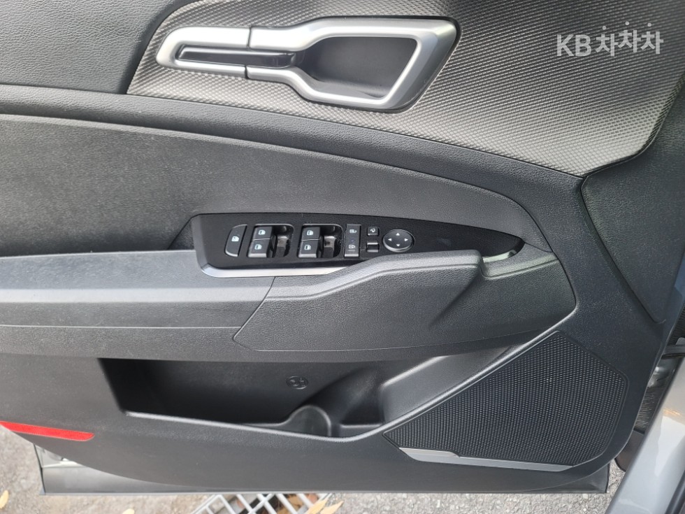 2023 - kia sportage
