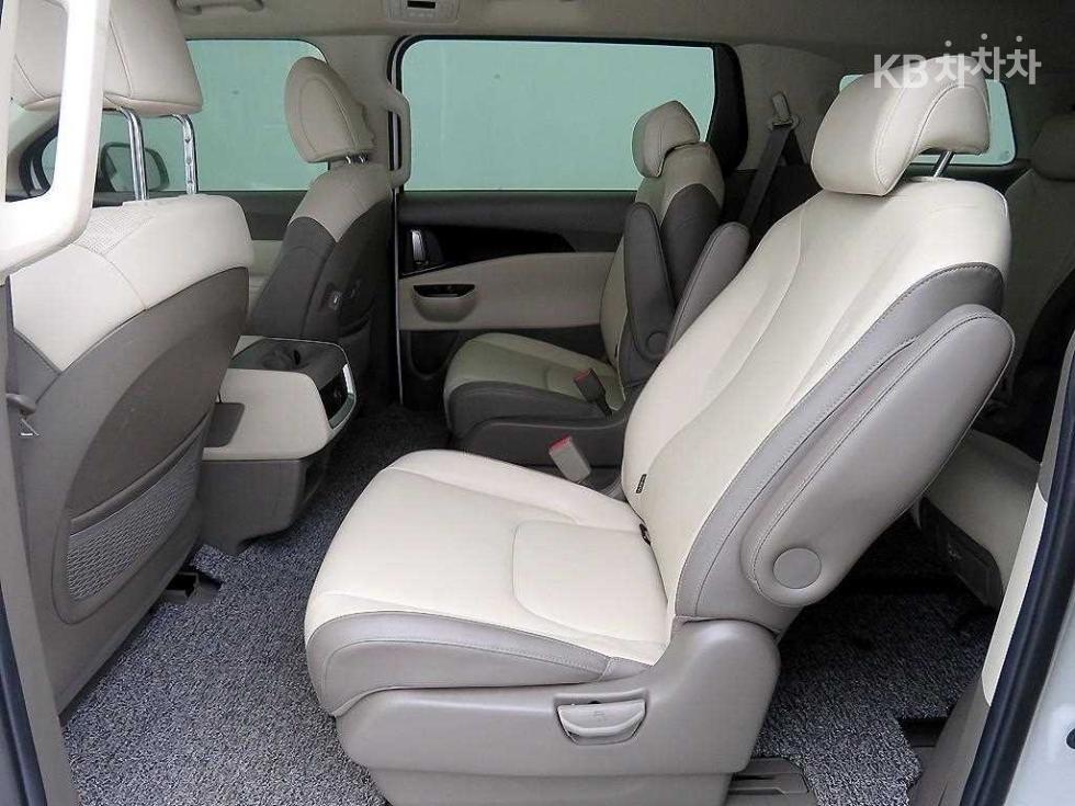 2021 - kia carnival