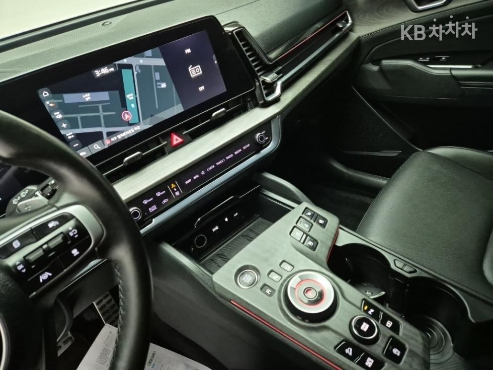 2023 - kia sportage