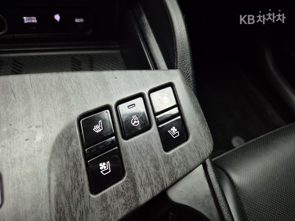 2023 - kia sportage