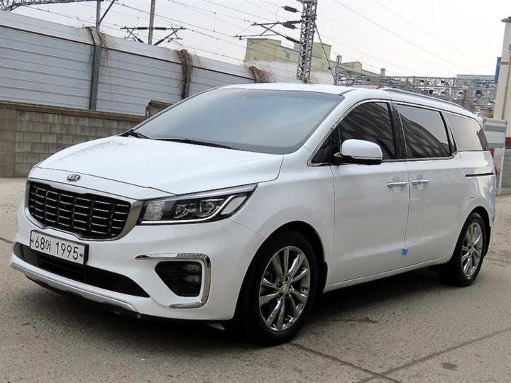 Kia Carnival 2.2 Diesel Limousine VIP