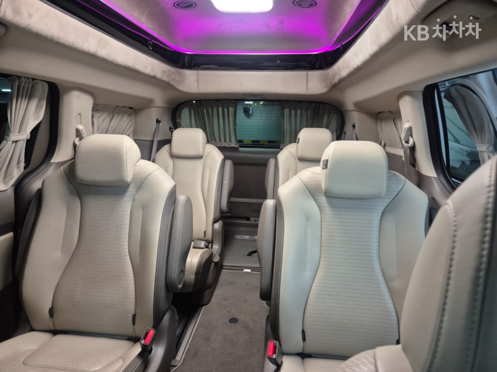 2023 - kia carnival