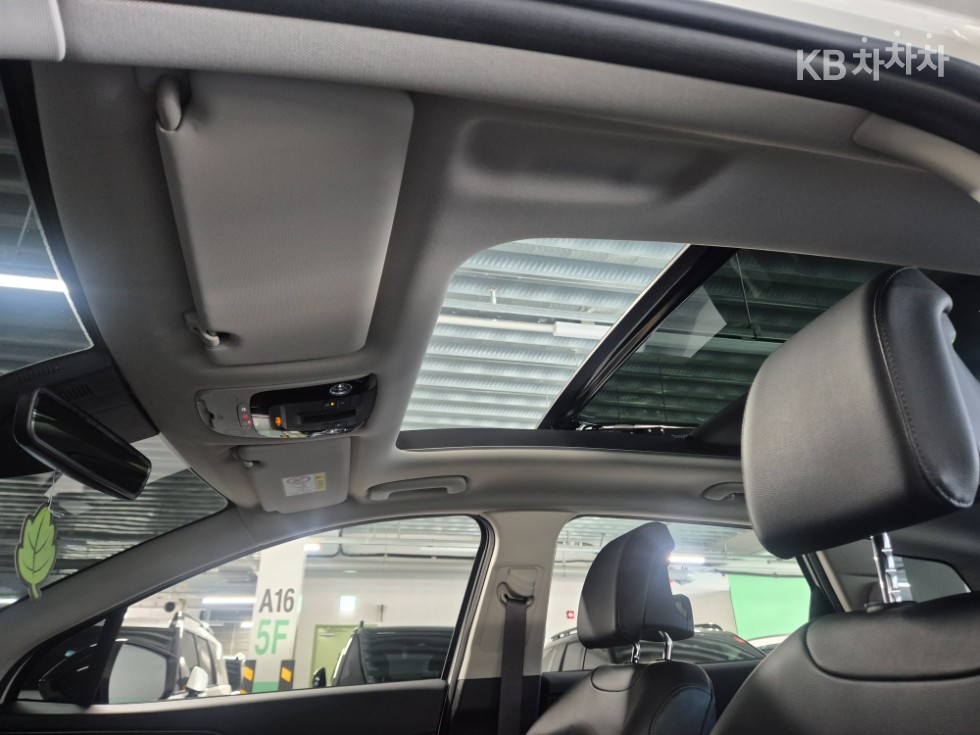 2022 - kia sportage