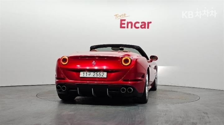 Ferrari California T 3.9 V8 5