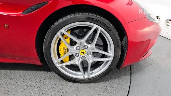 Ferrari California T 3.9 V8 6