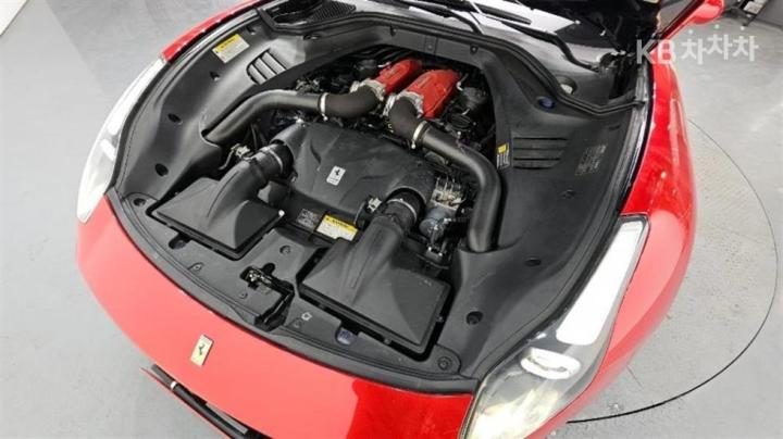 Ferrari California T 3.9 V8 7