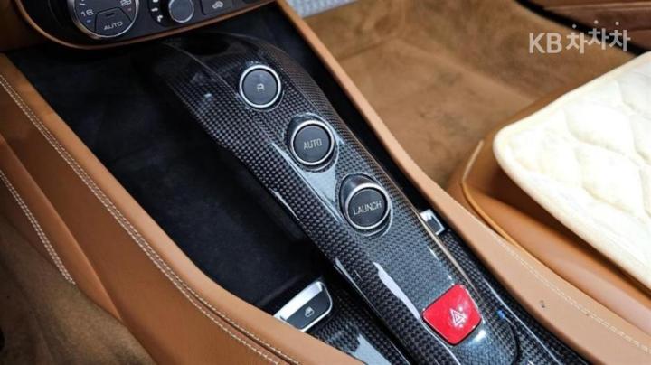 Ferrari California T 3.9 V8 10