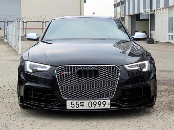 Audi RS5 4.2 FSI Quattro 2