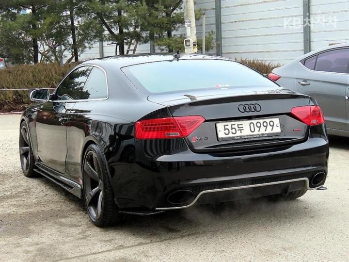 Audi RS5 4.2 FSI Quattro 4