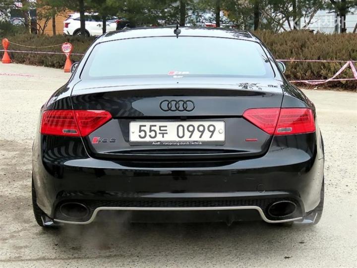 Audi RS5 4.2 FSI Quattro 5